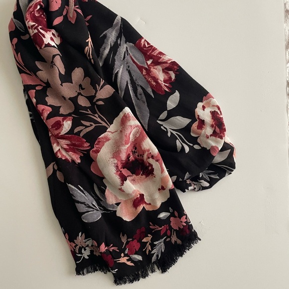 White House Black Market WHBM Floral Rayon Oblong Scarf - Picture 4 of 6